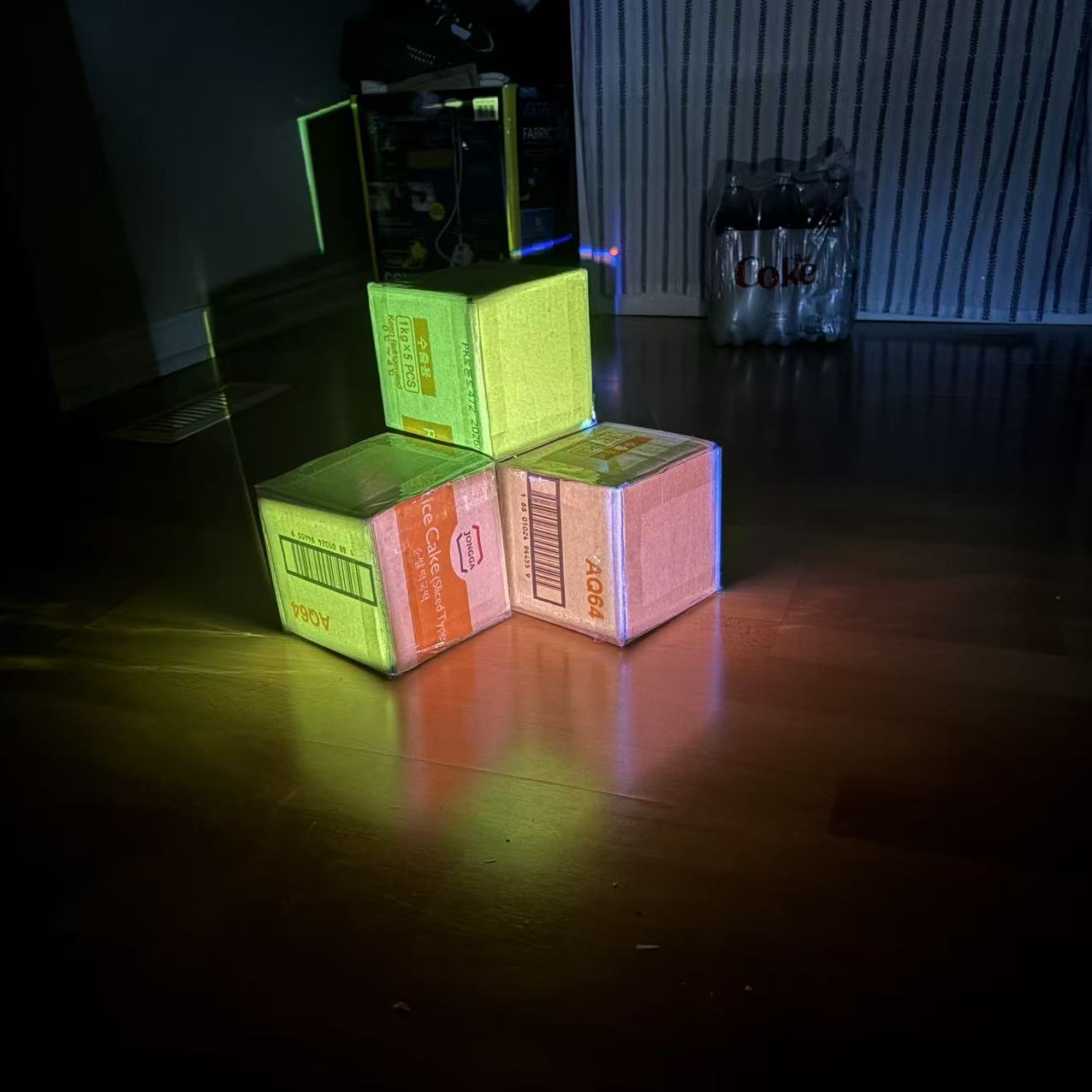 By adjusting the angle and shape of the rectangle in TouchDesigner, it can be made to perfectly align with the cardboard box.